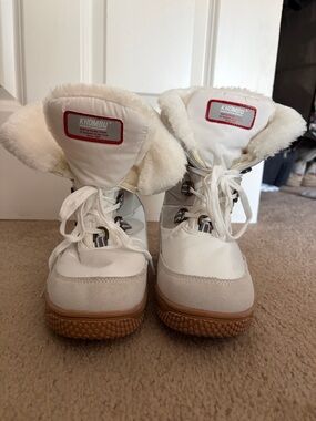 Khombu White and Tan Faux Fur Lace-Up Winter Boots